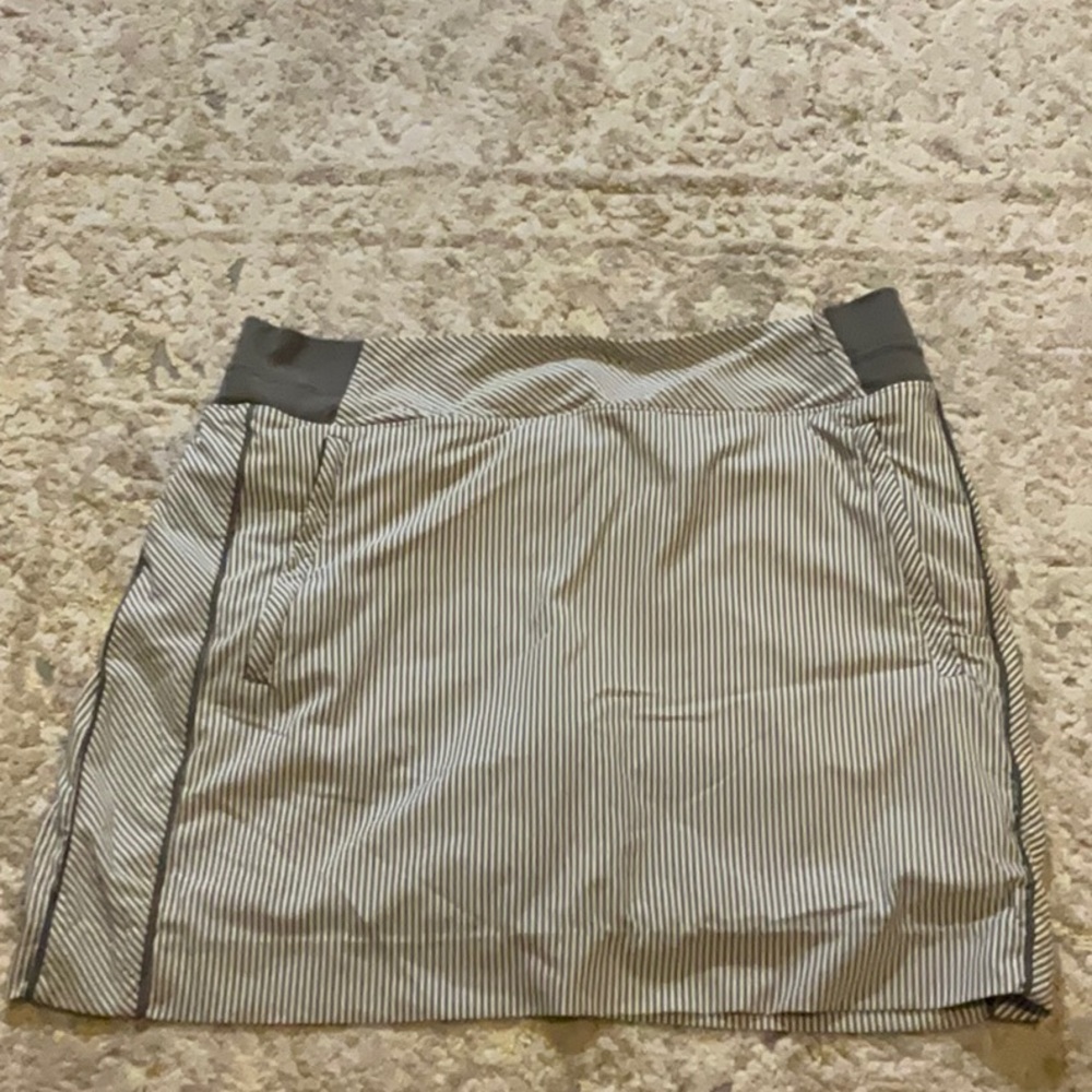 Athleta Blue grey striped athletic skirt with built in shorts